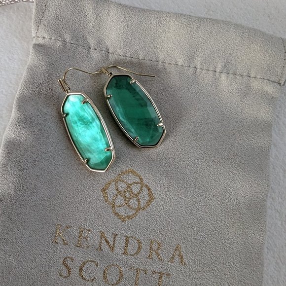 Kendra Scott Jewelry - Kendra Scott Elle Jade Illusion green earrings
